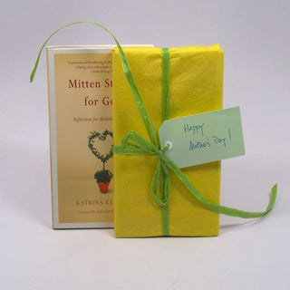 <strong>Mitten Strings for God</strong> <i>Reflections for Mothers in a Hurry</i> - Paperback image 0